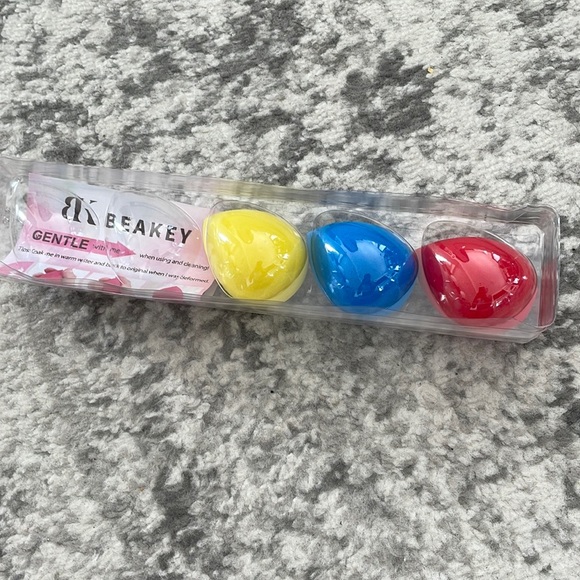 3/$30! - 3 brand new makeup sponges. - Picture 1 of 3